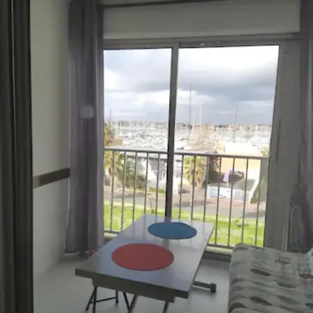 Апартаменти With Nice View On The Port *
